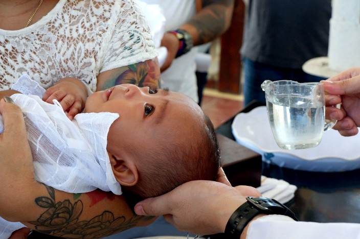 Comment Bien Choisir La Medaille De Bapteme Pour Bebe